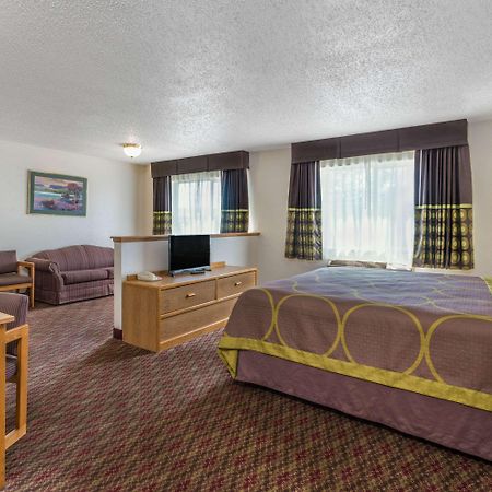 Super 8 By Wyndham Fountain Hotel Bagian luar foto
