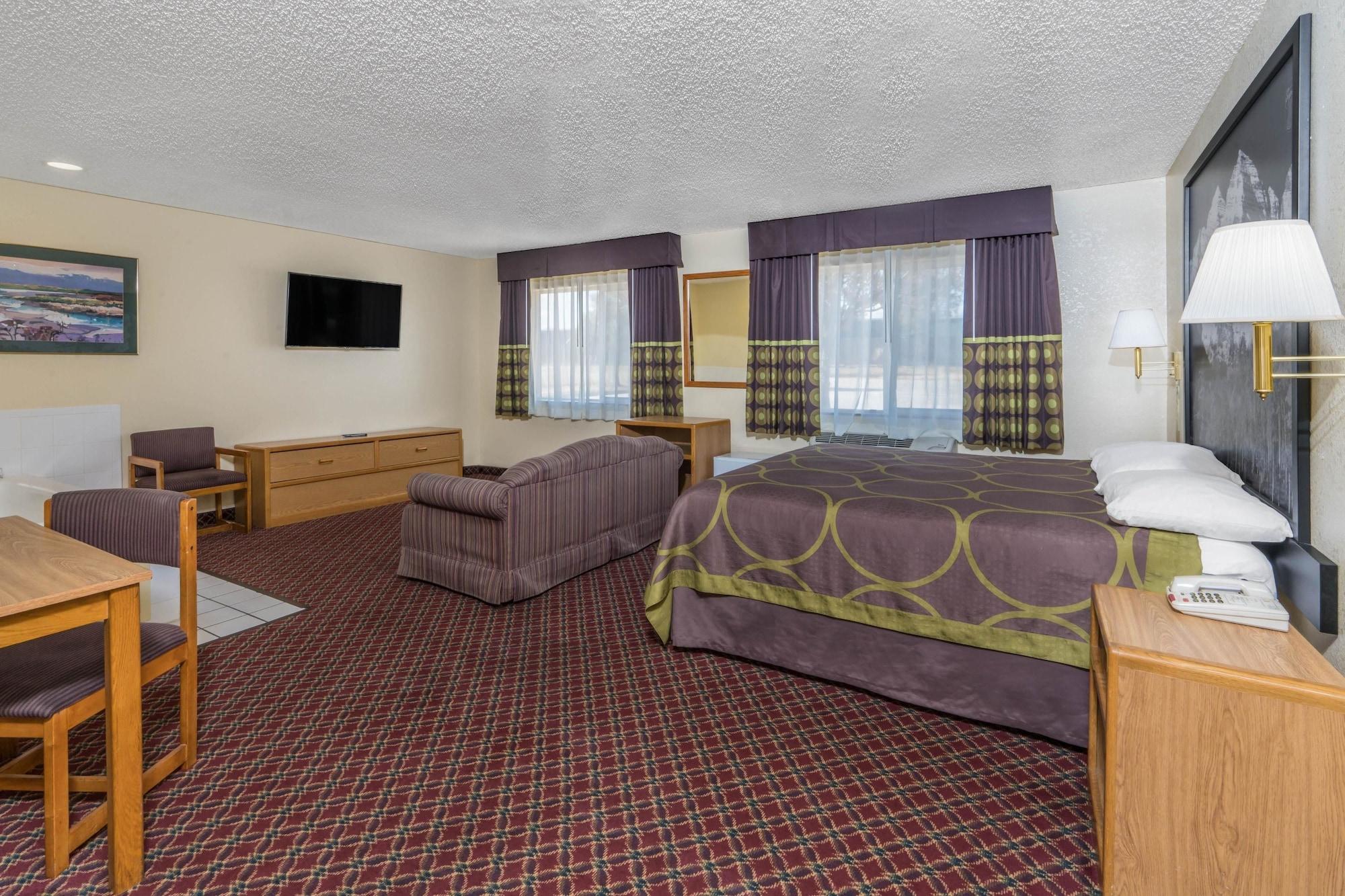 Super 8 By Wyndham Fountain Hotel Bagian luar foto
