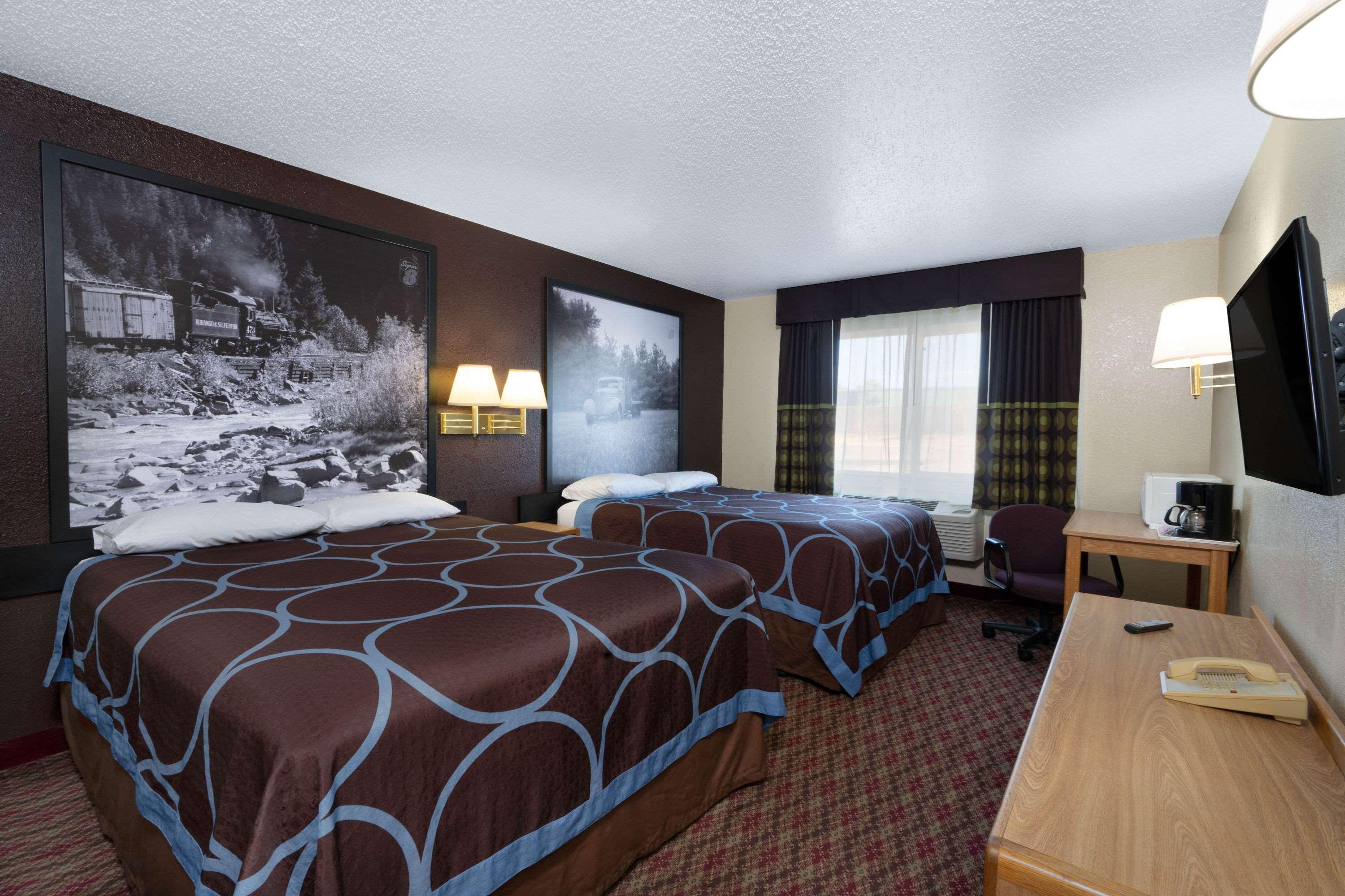 Super 8 By Wyndham Fountain Hotel Bagian luar foto