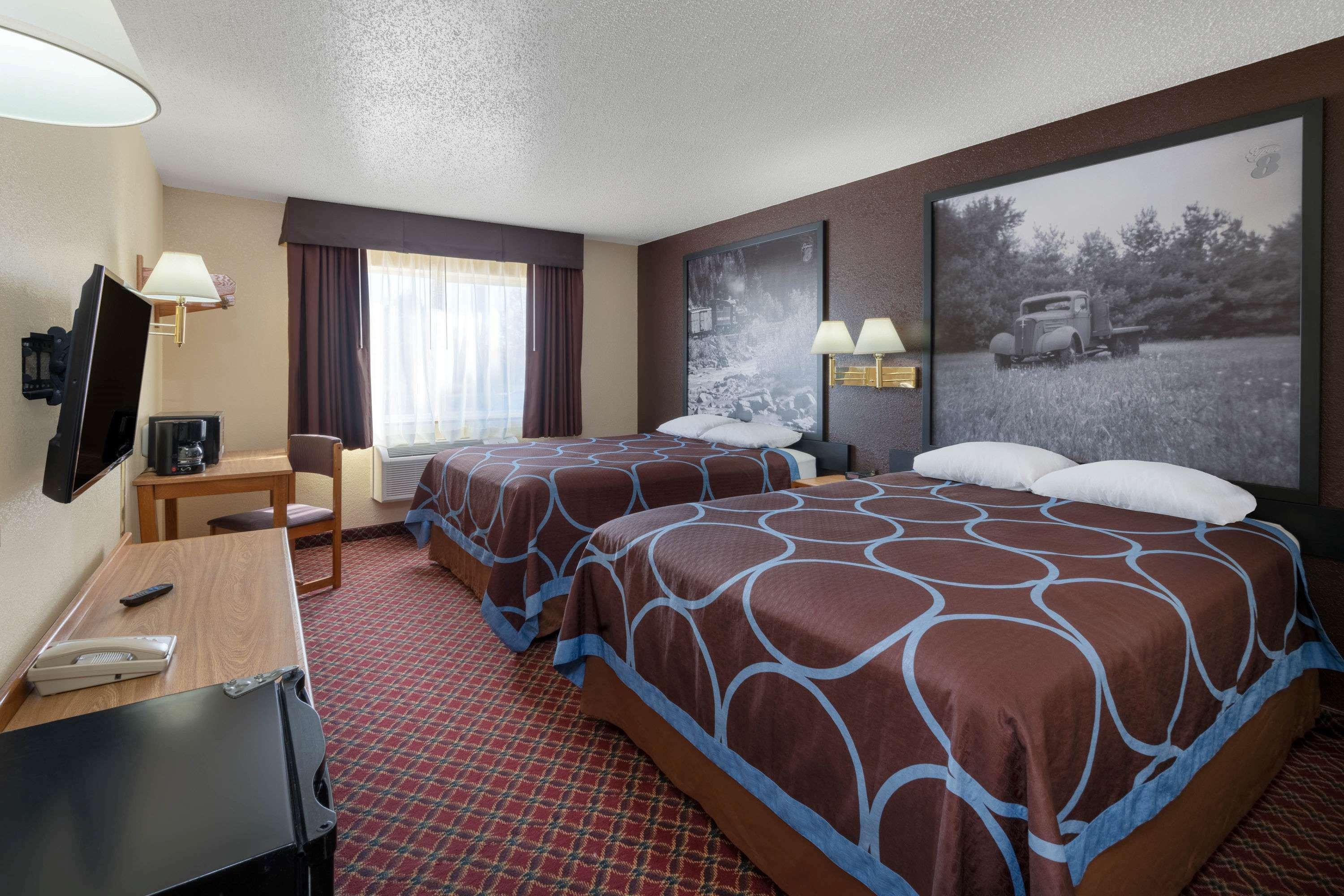 Super 8 By Wyndham Fountain Hotel Bagian luar foto
