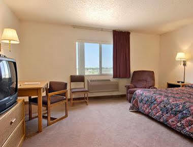 Super 8 By Wyndham Fountain Hotel Bagian luar foto